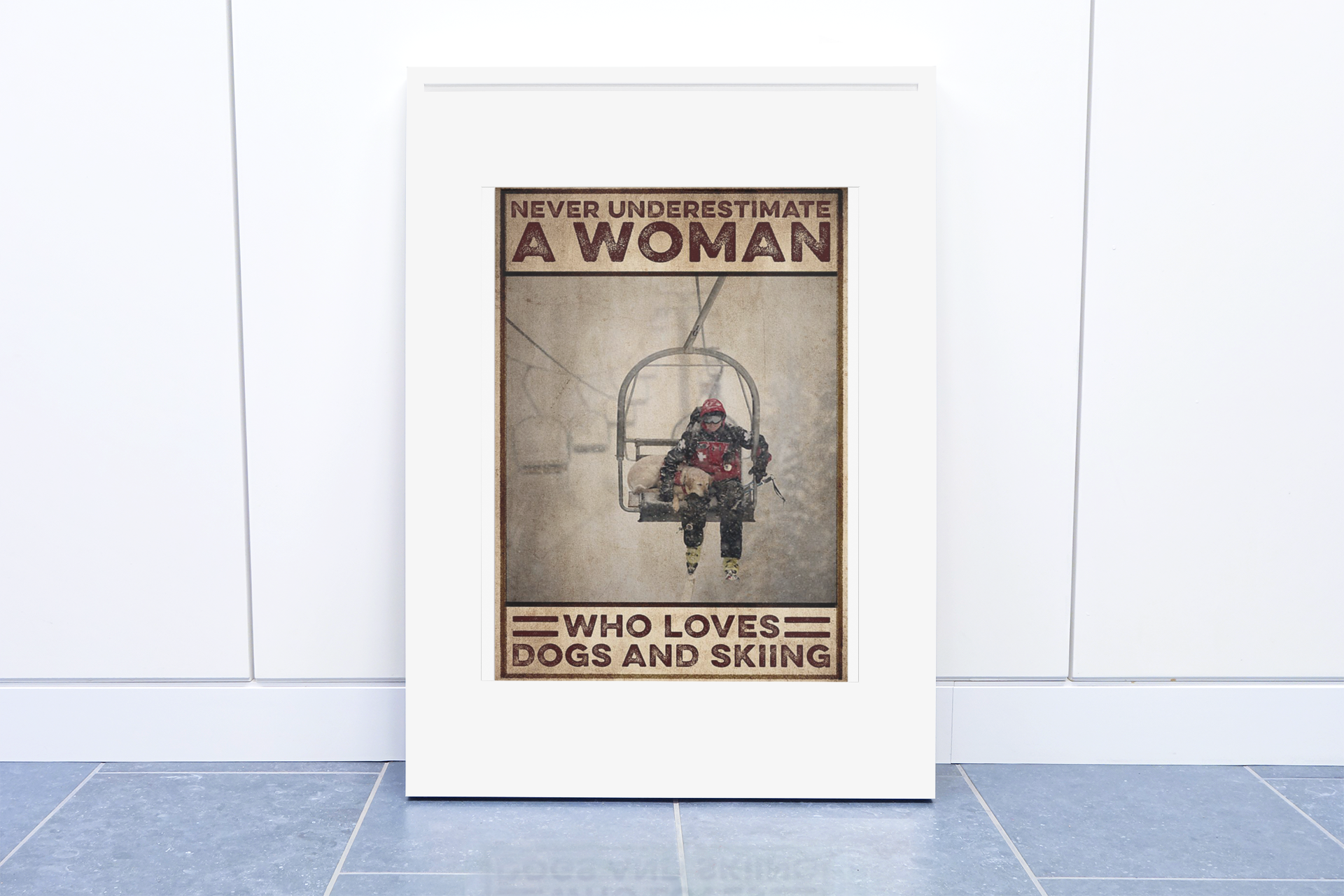Neverunderestimateawomanwholovesdogsandskiingposter