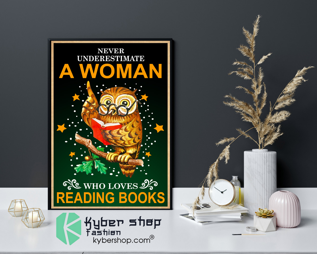 Owl Never underestmate a woman who loves reading books poster 4