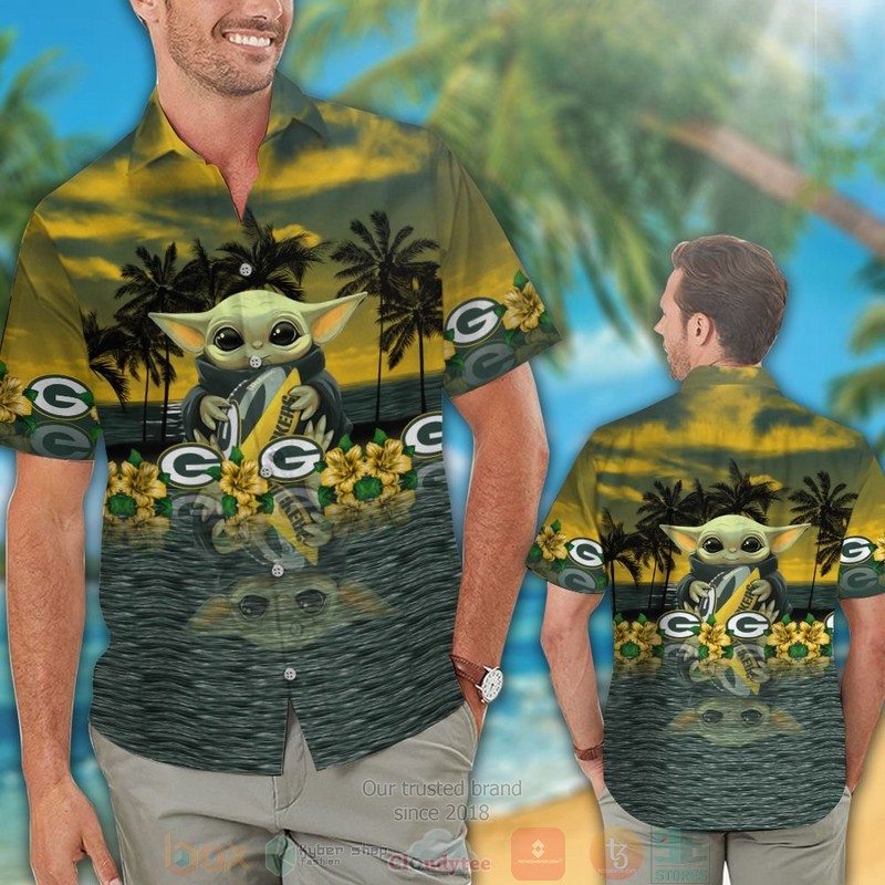 HOT Baby Yoda hug Green Bay Packers hawaiian shirt and shorts 2 Baby Yoda hug Green Bay Packers hawaiian shirt and shorts 1