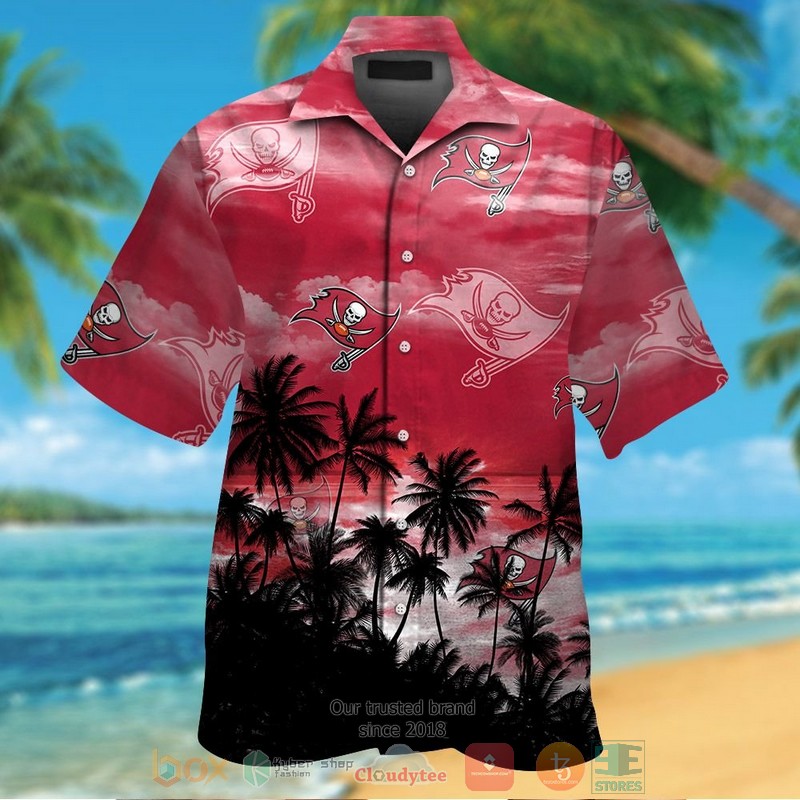 HOT Tampa Bay Buccaneers palm tree red black hawaiian shirt and shorts 1 Tampa Bay Buccaneers palm tree red black hawaiian shirt and shorts