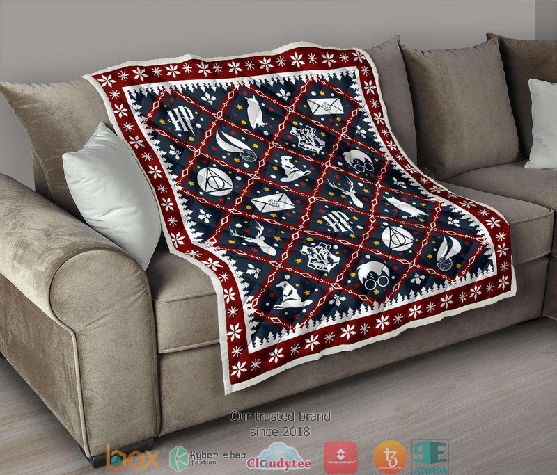 Harry Potter Christmas Quilt word1