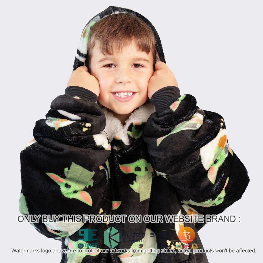 NEW Baby Yoda In Spaceship Black Fleece Hoodie Blanket 3 baby yoda in spaceship black sherpa hoodie blanket 3 59311