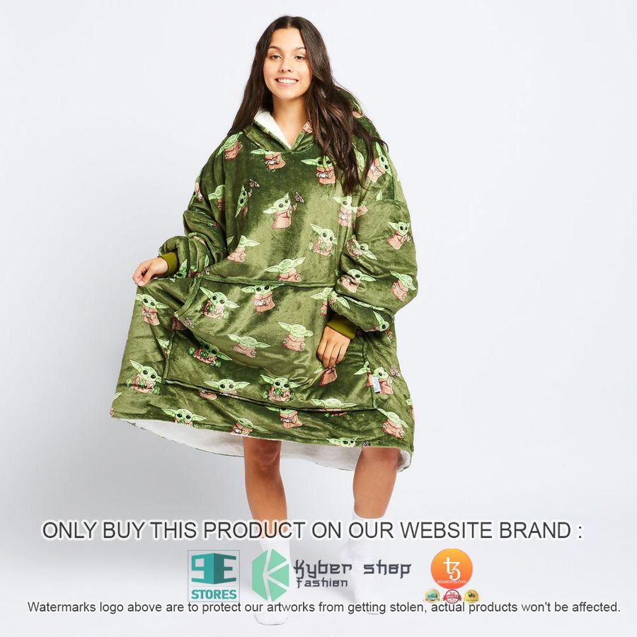 NEW Star Wars Baby Yoda In Spaceship green Fleece Hoodie Blanket 11 star wars baby yoda in spaceship green sherpa hoodie blanket 1 69379