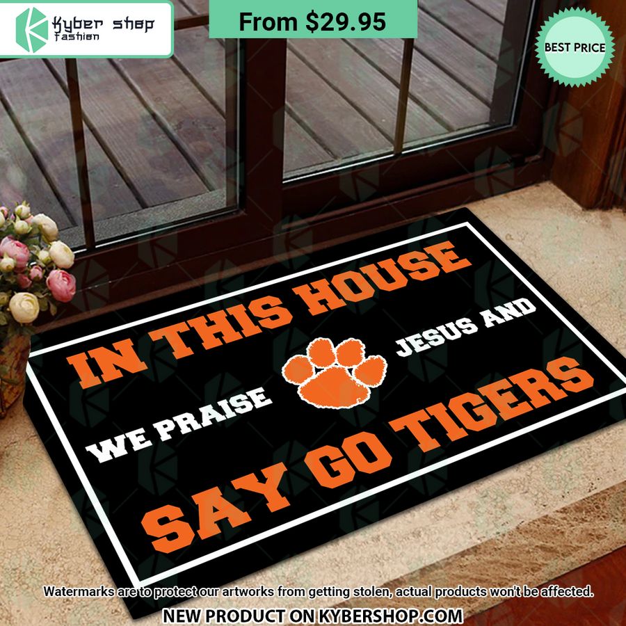 In This House We Praise Jesus And Say Go Tigers Doormat Word1
